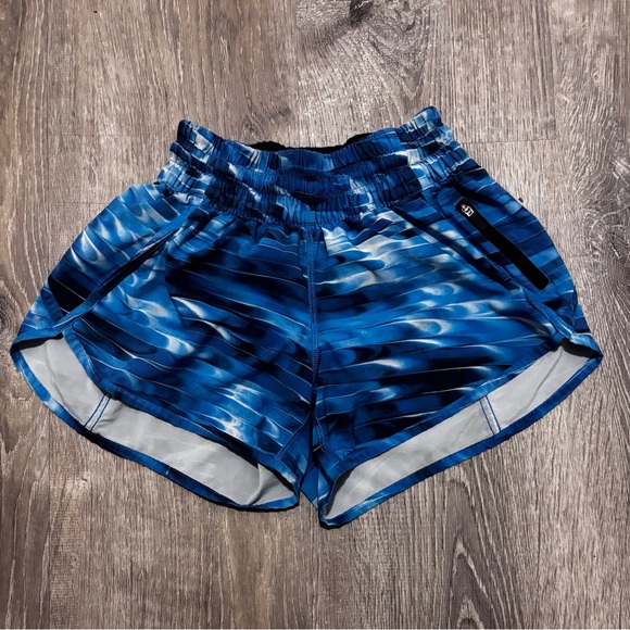 Lululemon Tracker Shorts Size 4 - Picture 1 of 3